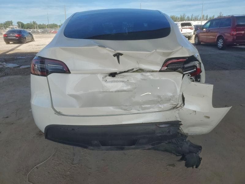 2025 TESLA MODEL Y 6