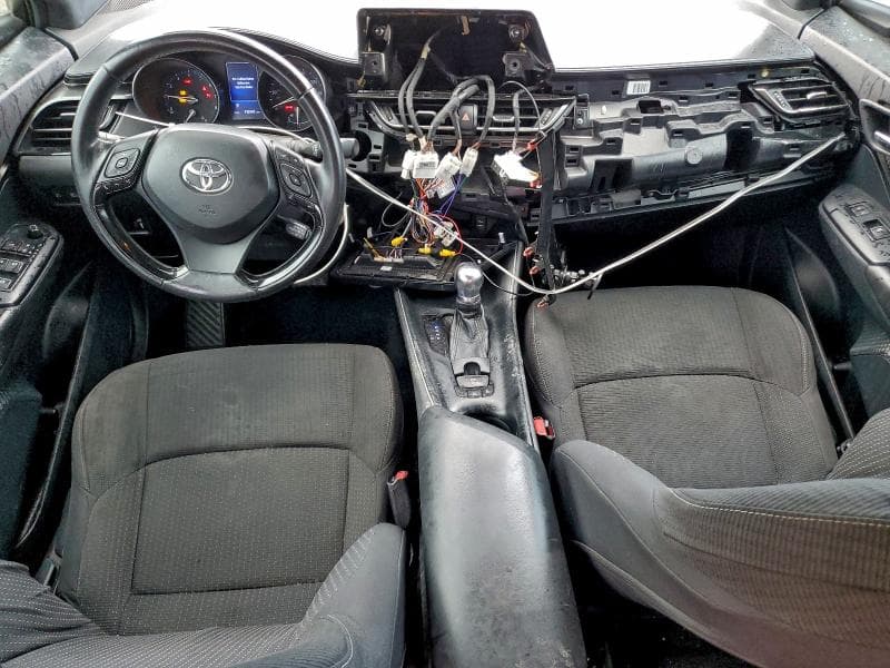 2018 TOYOTA C-HR XLE 8