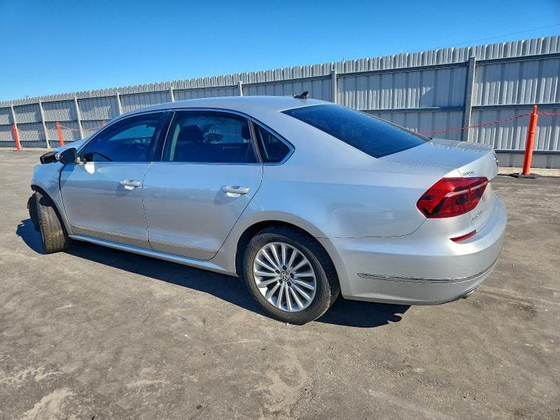 2017 VOLKSWAGEN PASSAT SE 2