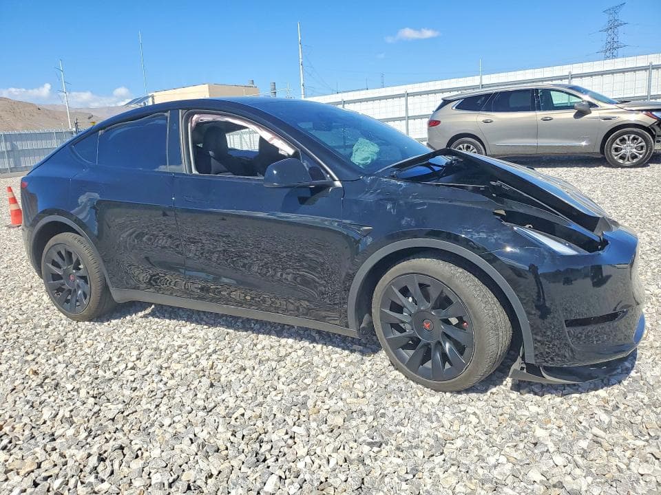 2023 TESLA MODEL Y 4