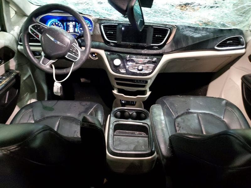 2021 CHRYSLER VOYAGER LXI 8