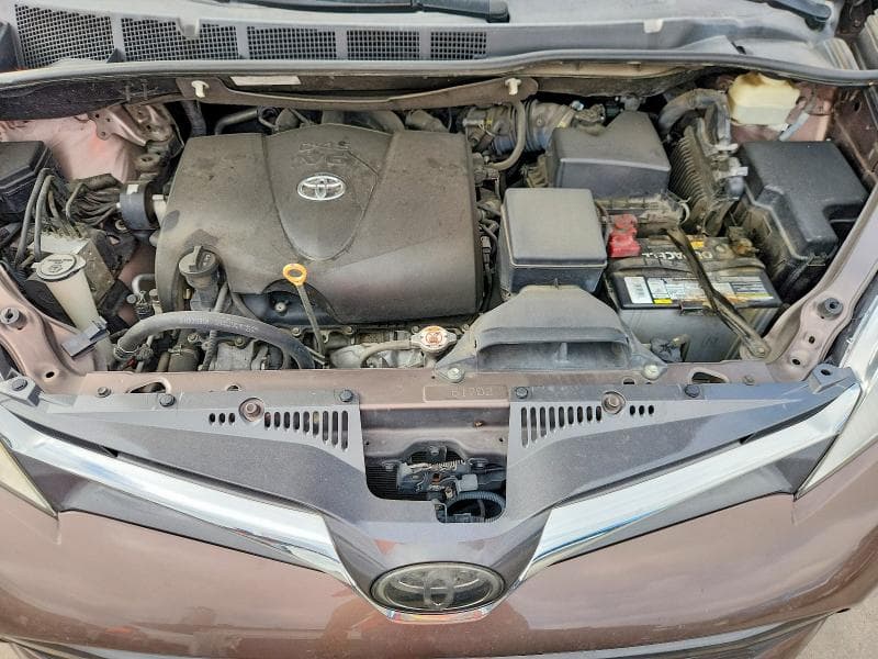 2019 TOYOTA SIENNA XLE 8-PASSENGER 12