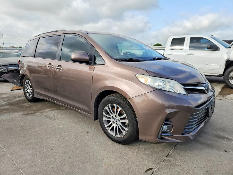 2019 TOYOTA SIENNA XLE 8-PASSENGER 4