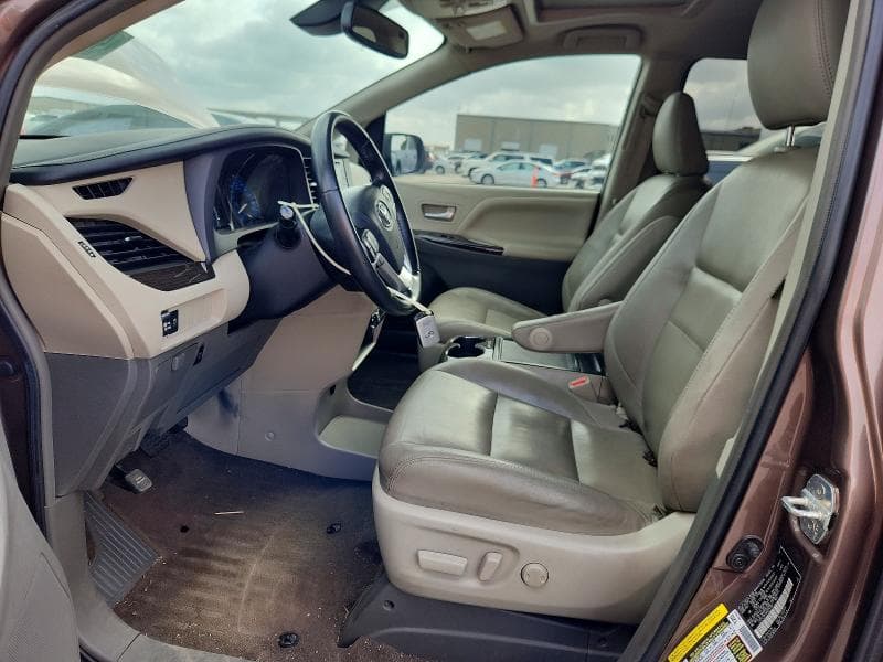2019 TOYOTA SIENNA XLE 8-PASSENGER 7