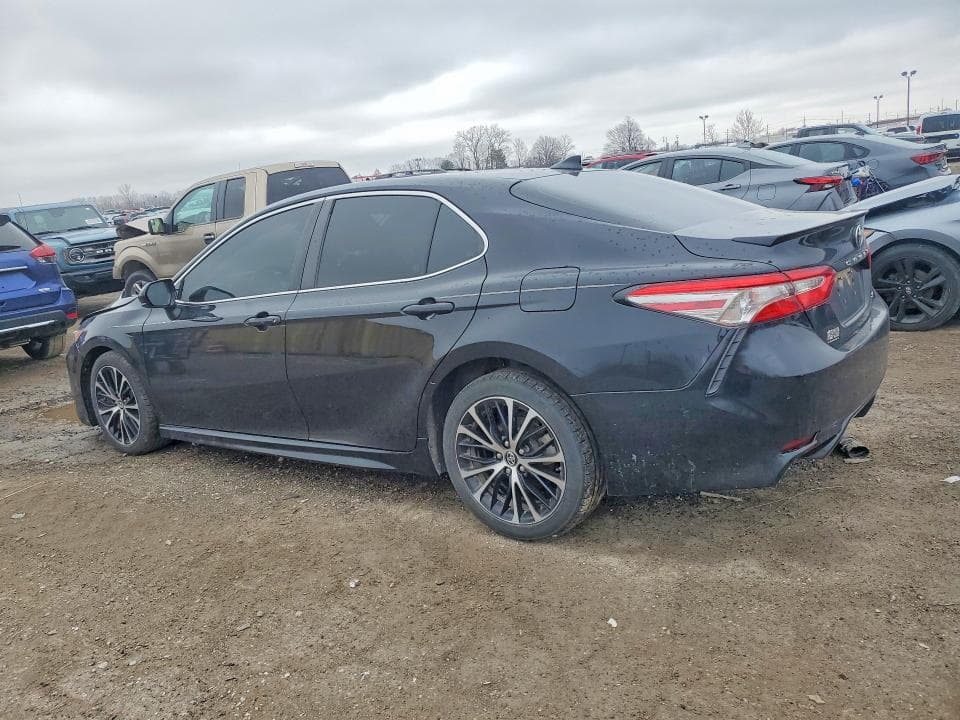 2019 TOYOTA CAMRY SE 2