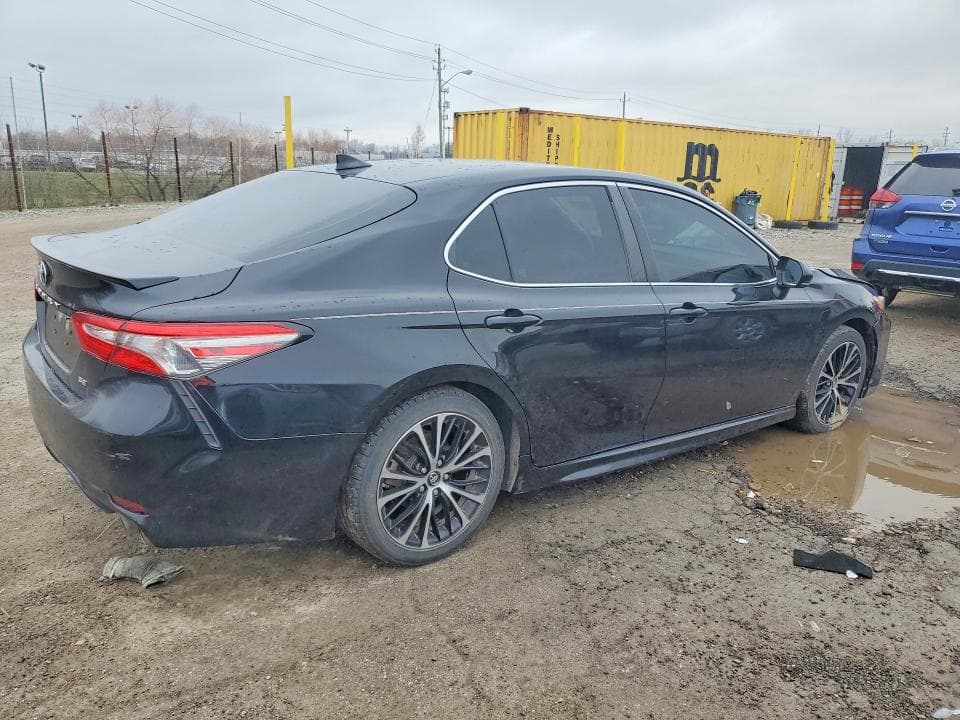 2019 TOYOTA CAMRY SE 3