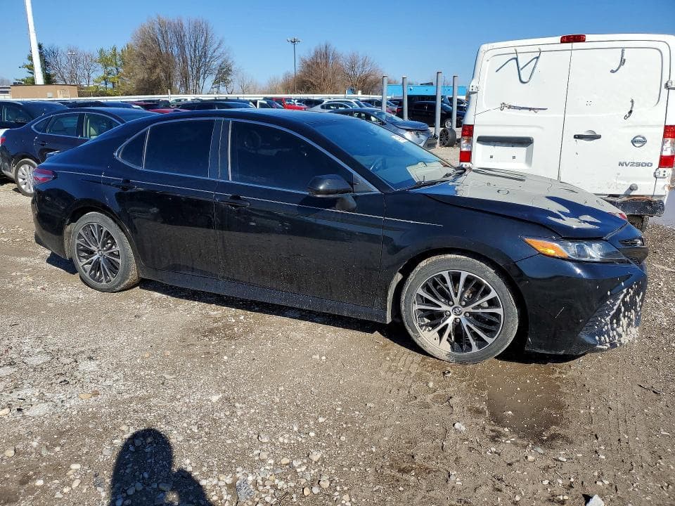 2019 TOYOTA CAMRY SE 4