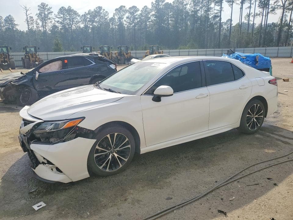 2018 TOYOTA CAMRY SE - 1