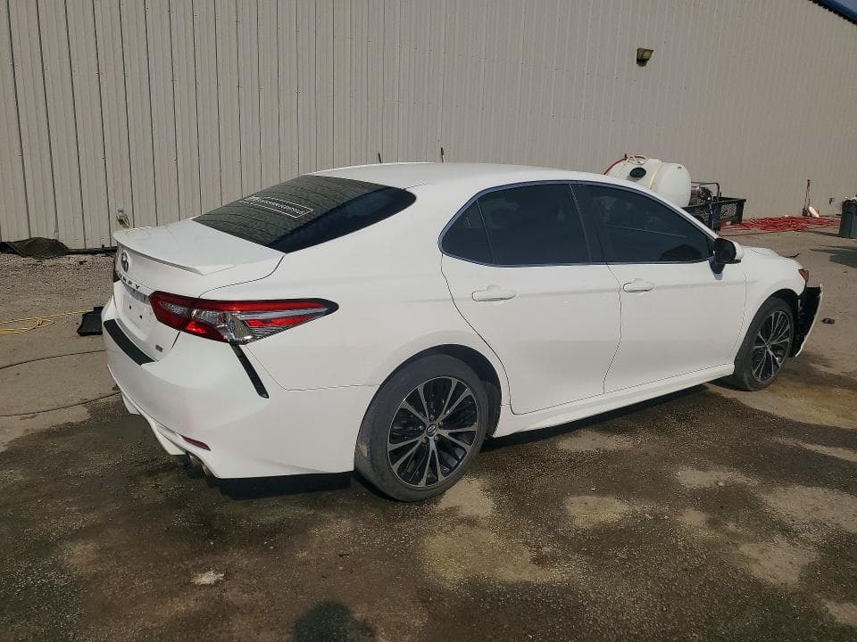2018 TOYOTA CAMRY SE 3
