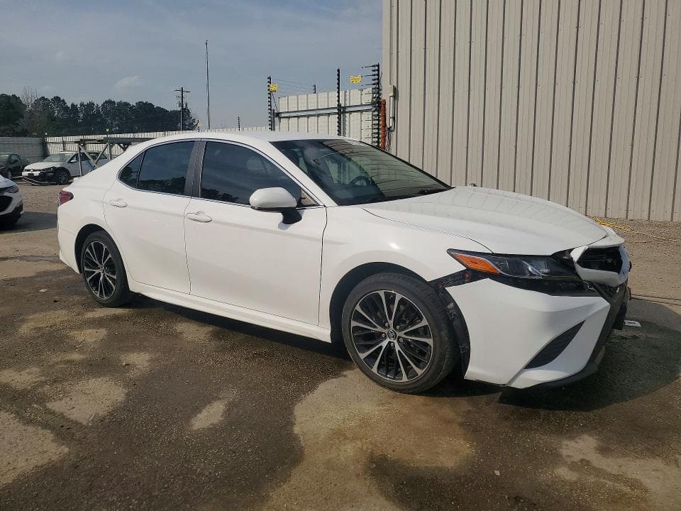 2018 TOYOTA CAMRY SE 4