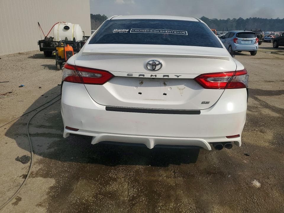 2018 TOYOTA CAMRY SE 6