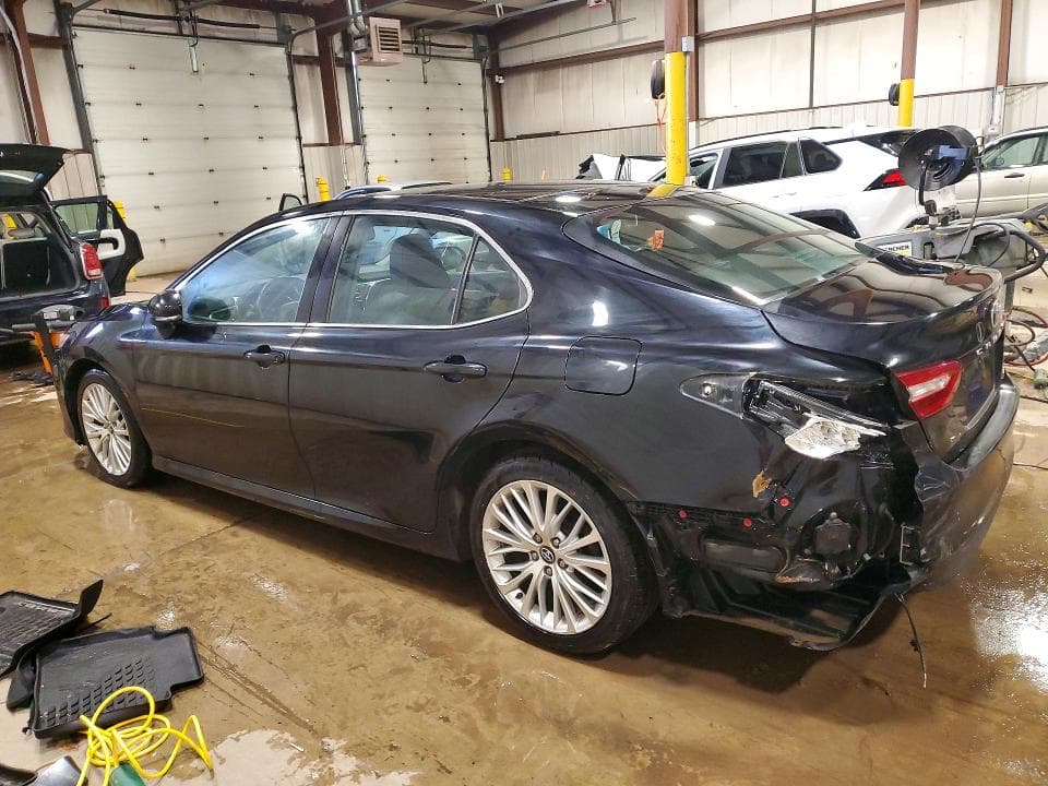 2018 TOYOTA CAMRY XLE 2