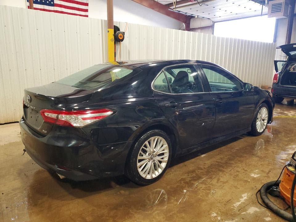 2018 TOYOTA CAMRY XLE 3