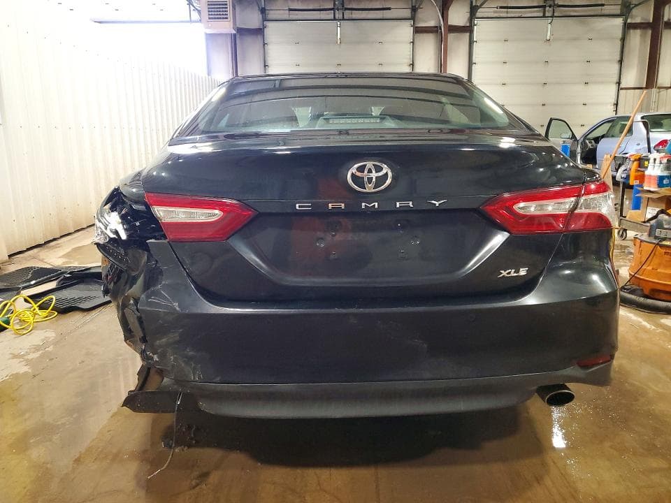2018 TOYOTA CAMRY XLE 6