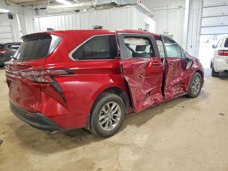 2025 TOYOTA SIENNA LE 8-PASSENGER LE 8-PASSENGER 3