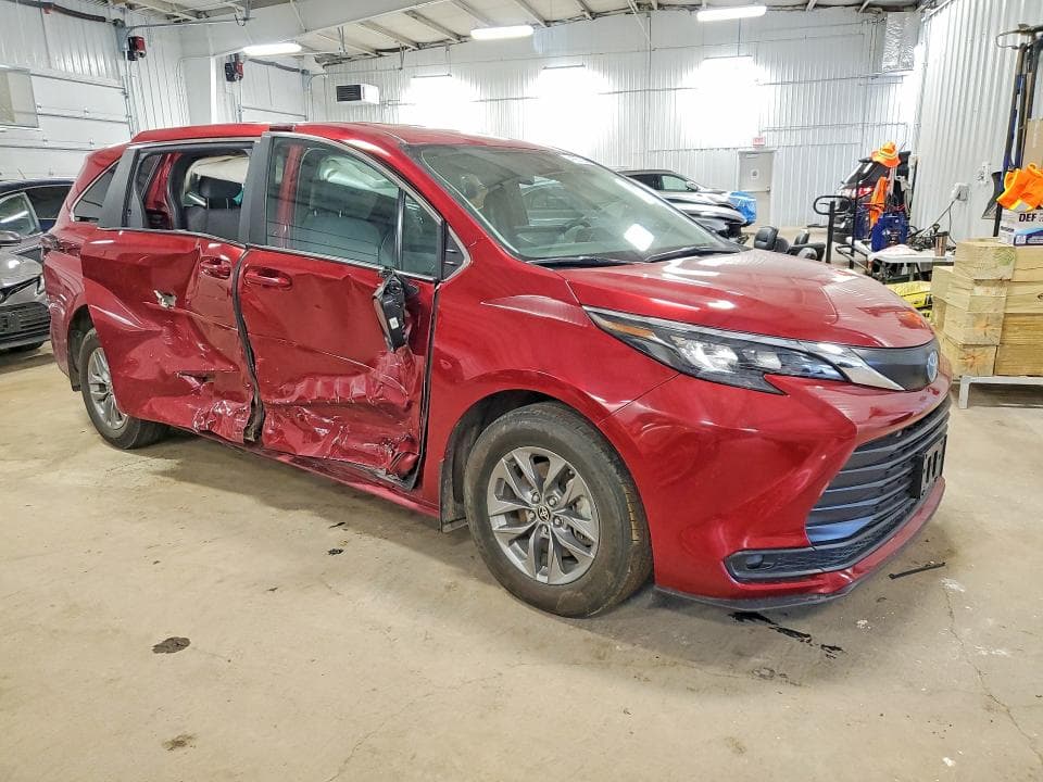 2025 TOYOTA SIENNA LE 8-PASSENGER LE 8-PASSENGER 4