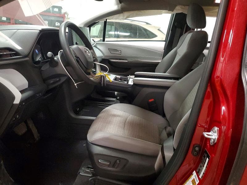 2025 TOYOTA SIENNA LE 8-PASSENGER LE 8-PASSENGER 7
