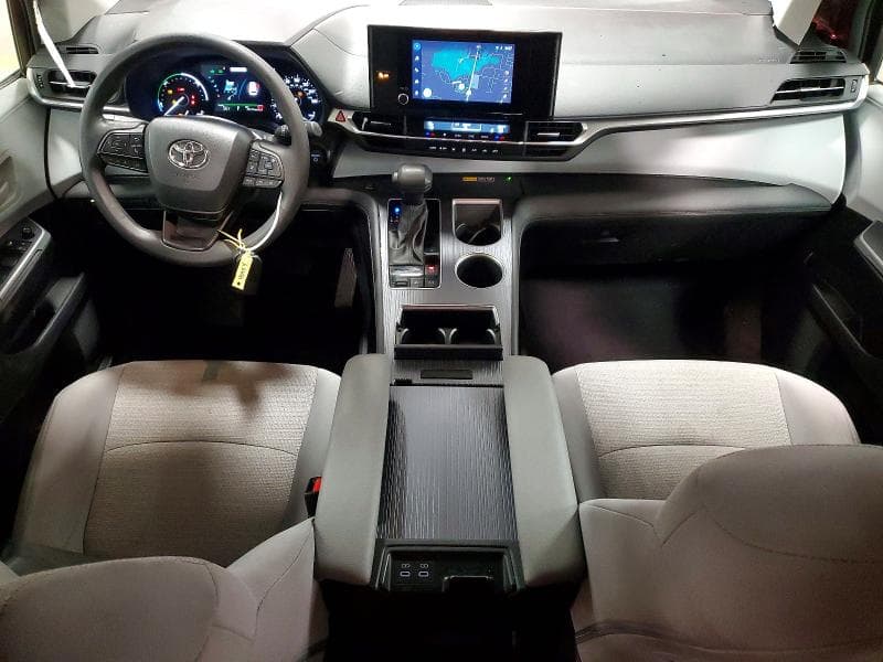 2025 TOYOTA SIENNA LE 8-PASSENGER LE 8-PASSENGER 8