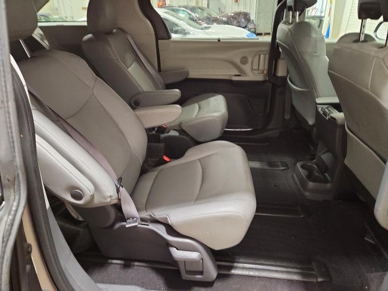 2021 TOYOTA SIENNA XLE 7-PASSENGER 11