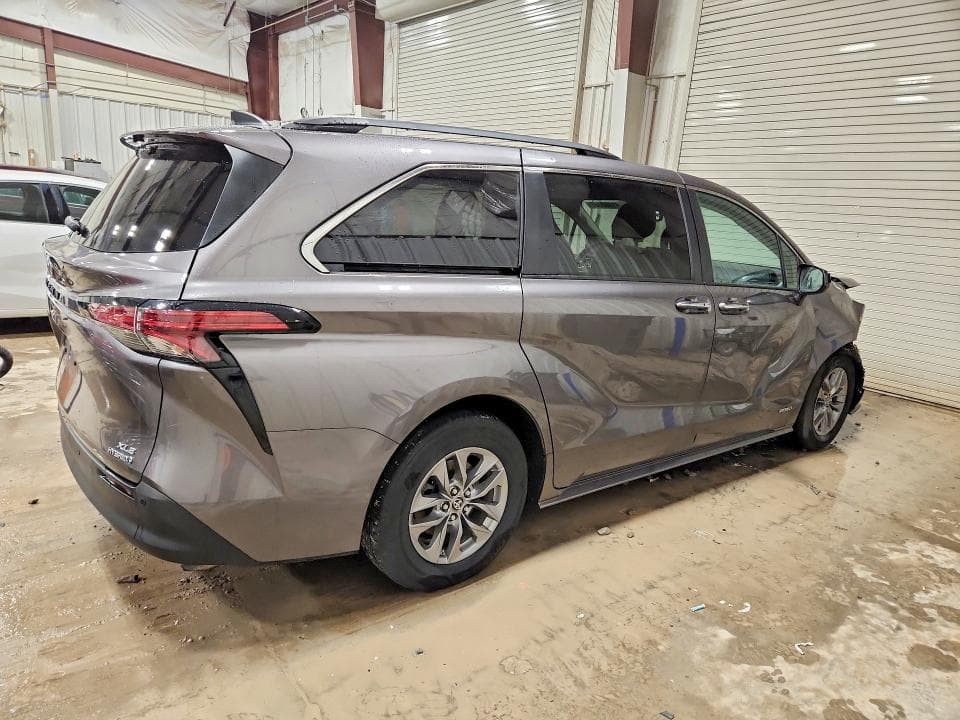2021 TOYOTA SIENNA XLE 7-PASSENGER 3