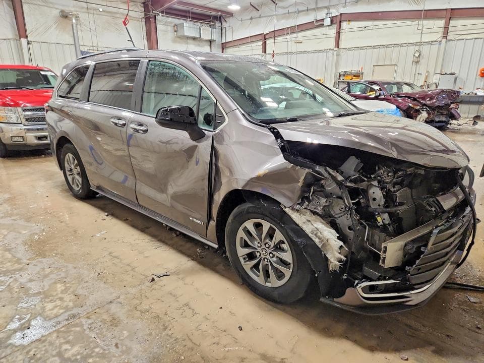 2021 TOYOTA SIENNA XLE 7-PASSENGER 4
