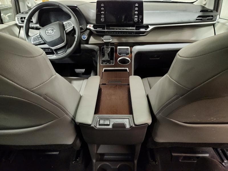 2021 TOYOTA SIENNA XLE 7-PASSENGER 8