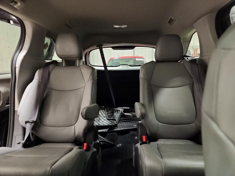 2021 TOYOTA SIENNA XLE 7-PASSENGER 10