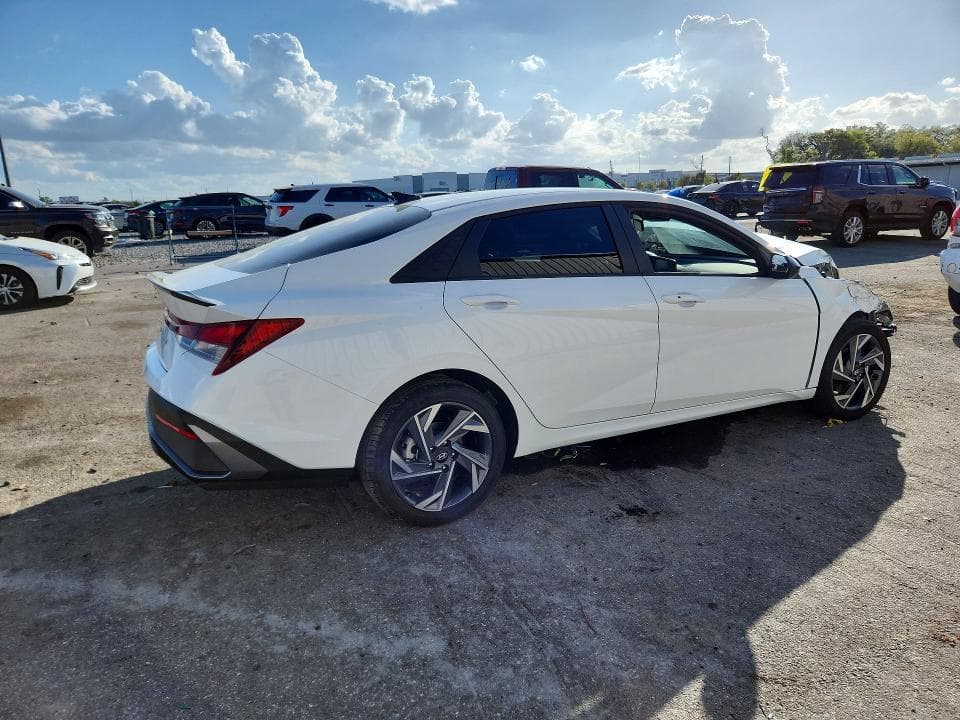 2025 HYUNDAI ELANTRA SEL SPORT 3