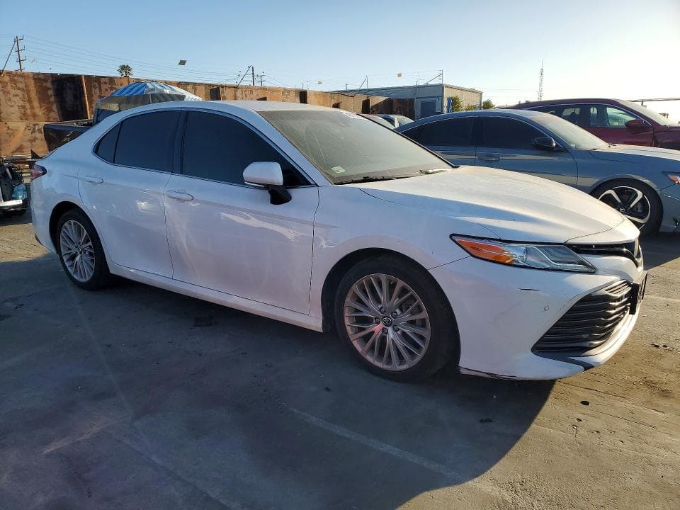 2018 TOYOTA CAMRY 4