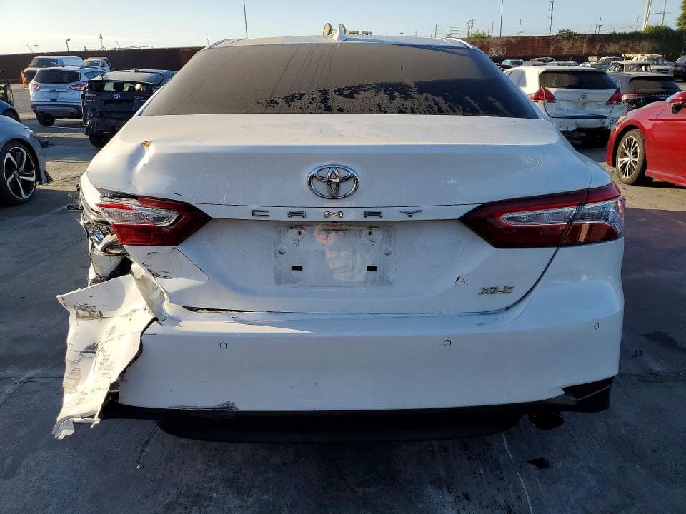 2018 TOYOTA CAMRY 6