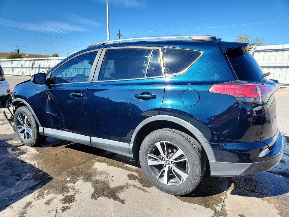 2017 TOYOTA RAV4 XLE 2