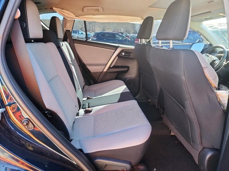 2017 TOYOTA RAV4 XLE 11