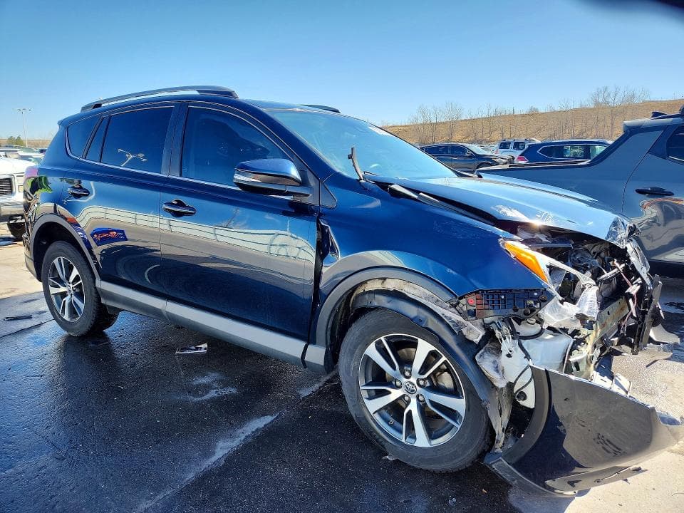 2017 TOYOTA RAV4 XLE 4