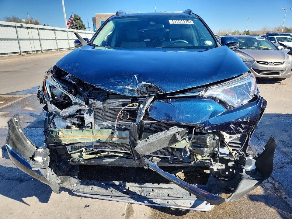 2017 TOYOTA RAV4 XLE 5
