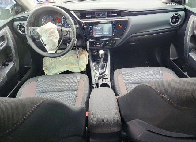 2019 TOYOTA COROLLA LE LE 8