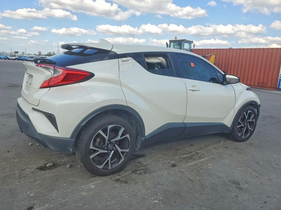 2020 TOYOTA C-HR XLE 3
