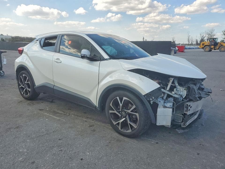 2020 TOYOTA C-HR XLE 4