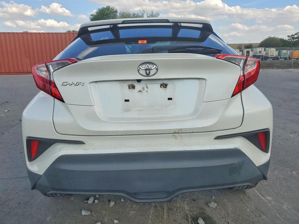2020 TOYOTA C-HR XLE 6