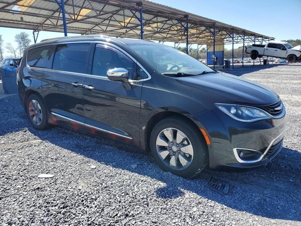 2019 CHRYSLER PACIFICA HYBRID LIMITED 4