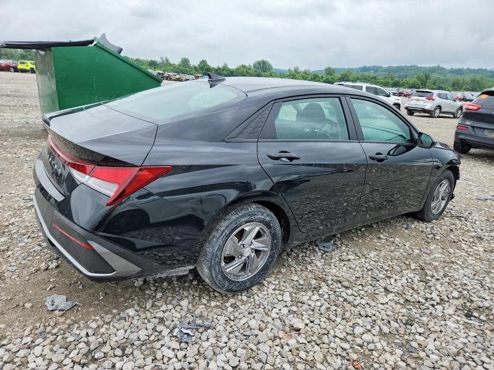 2025 HYUNDAI ELANTRA SE 3
