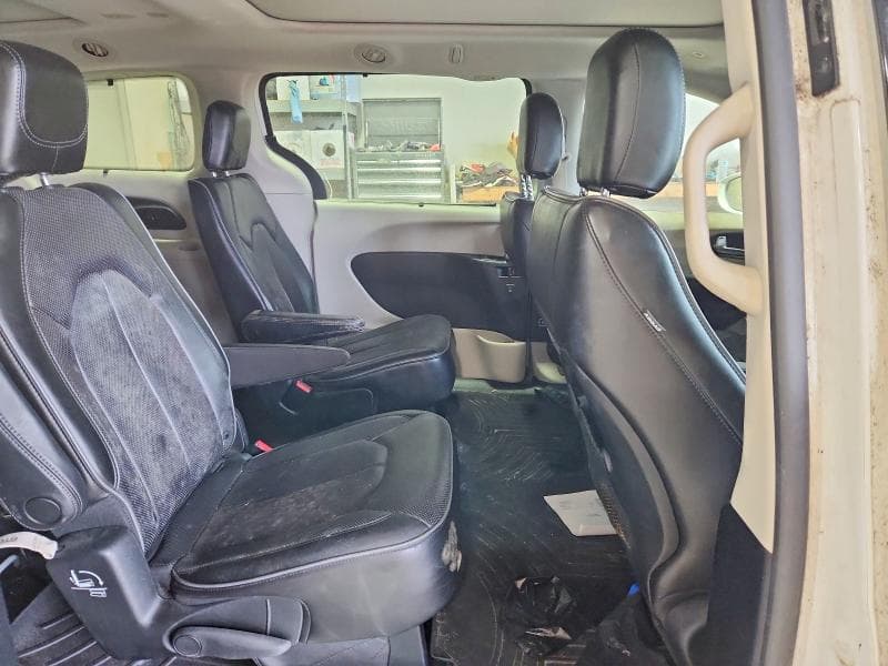 2019 CHRYSLER PACIFICA 11
