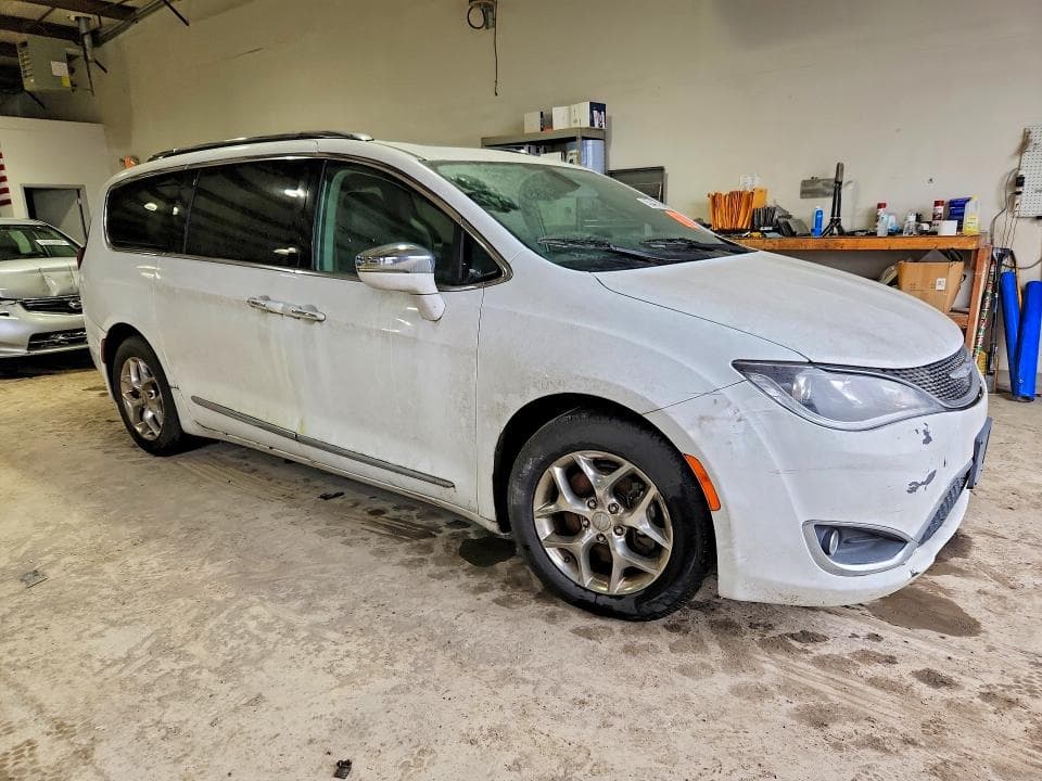 2019 CHRYSLER PACIFICA 4