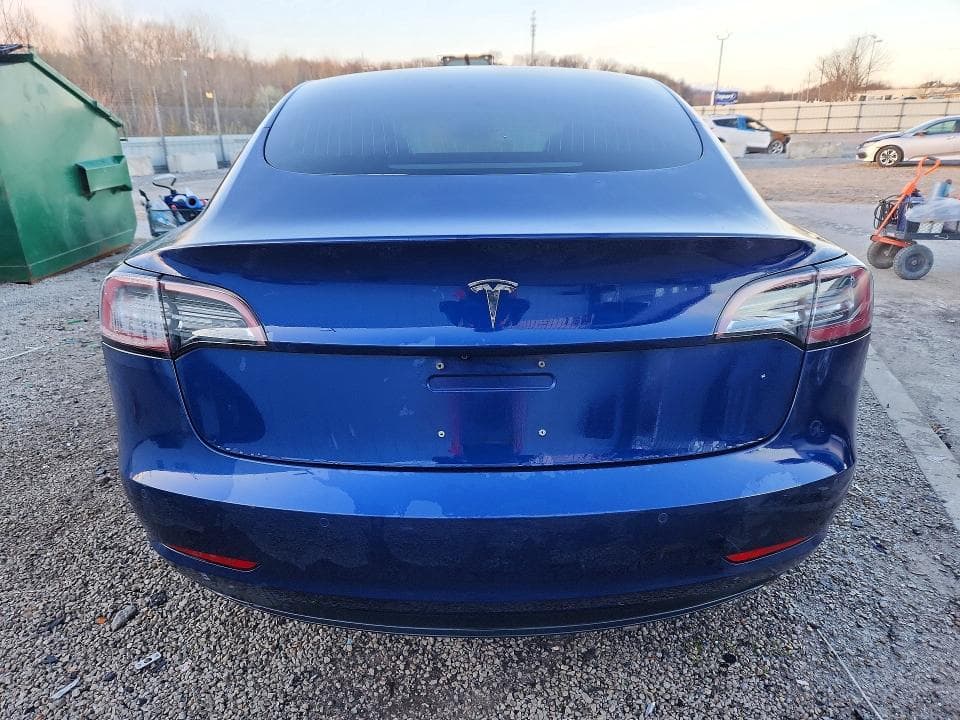 2018 TESLA MODEL 3 6