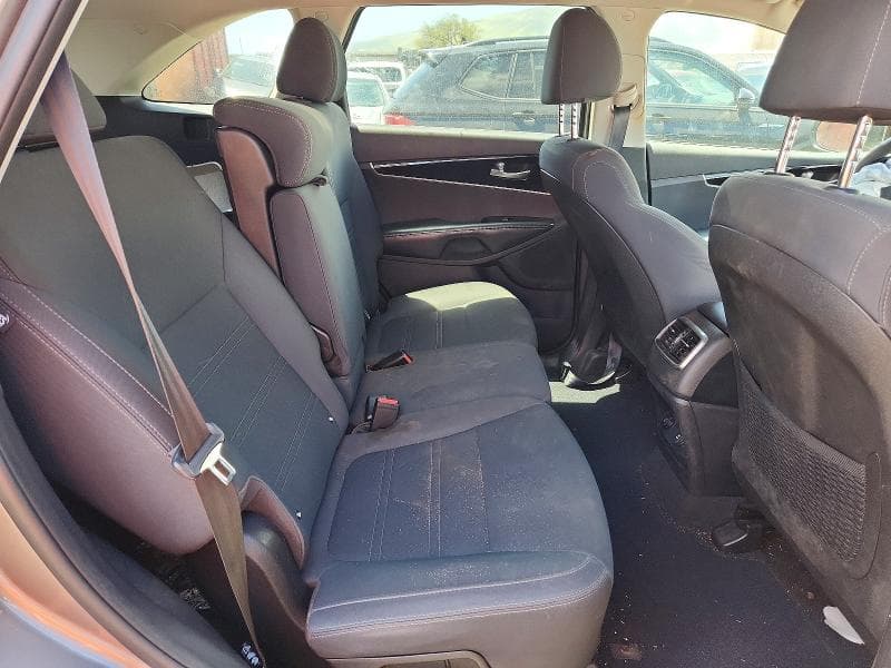 2019 KIA SORENTO LX 11