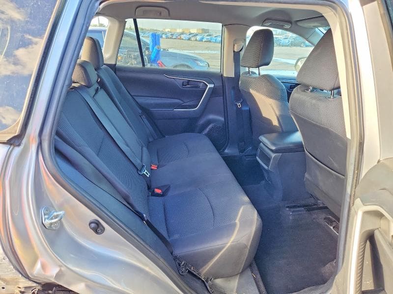2020 TOYOTA RAV4 LE 10