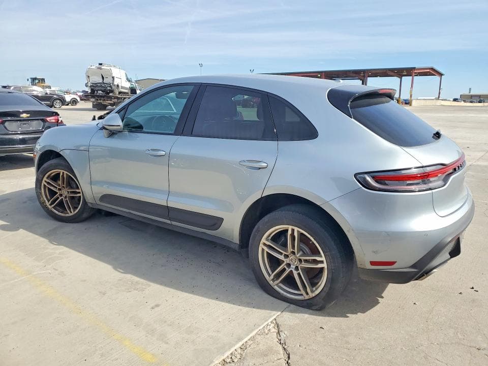 2023 PORSCHE MACAN BASE 2