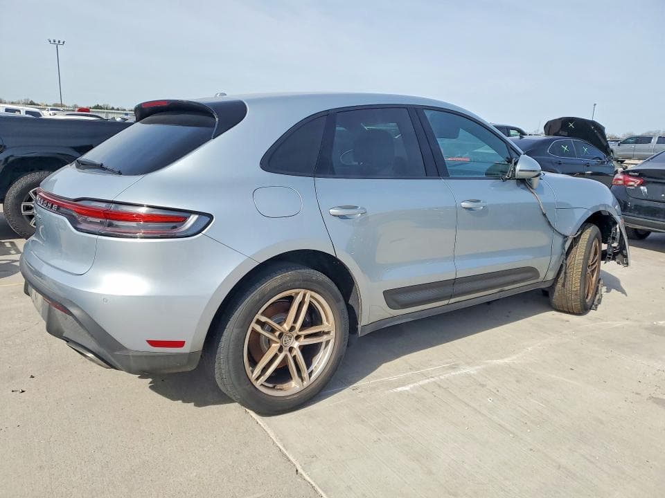 2023 PORSCHE MACAN BASE 3