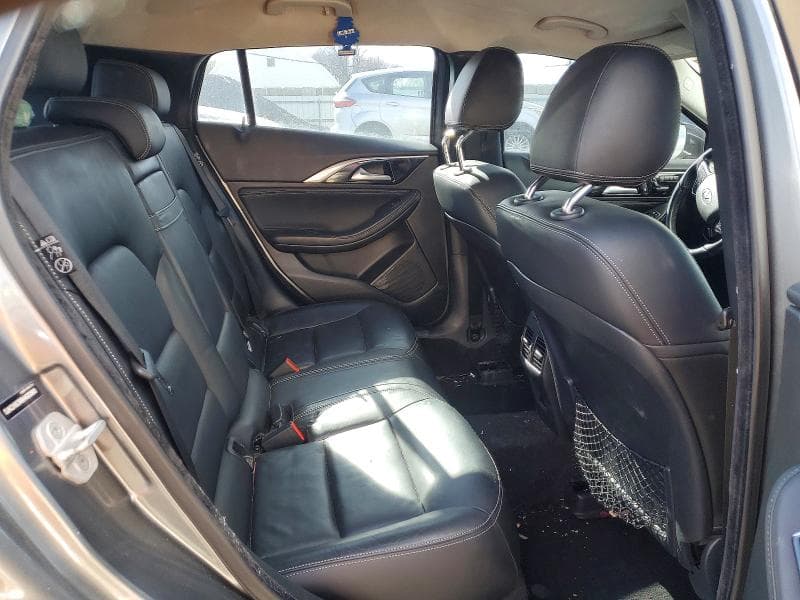 2017 INFINITI QX30 LUXURY 11