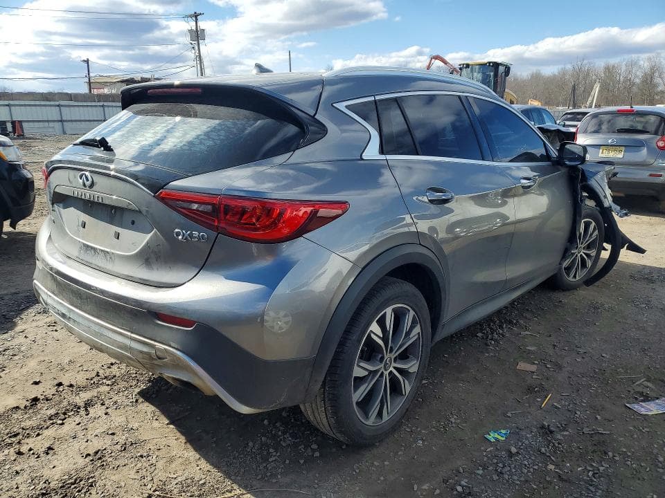 2017 INFINITI QX30 LUXURY 3