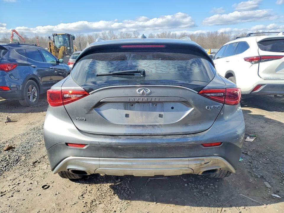 2017 INFINITI QX30 LUXURY 6